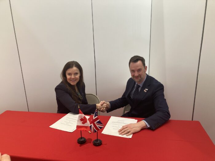 UK Space Agency CEO Paul Bate and Canadian Space Agency President Lisa Campbell sign an updated MoU