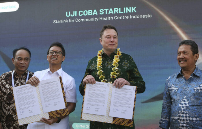Indonesian Minister of Health Budi Gunadi Sadikin, second from left, and Elon Musk sign an agreement on enhancing connectivity at a public health center in Denpasar, Bali on May 19, 2024.