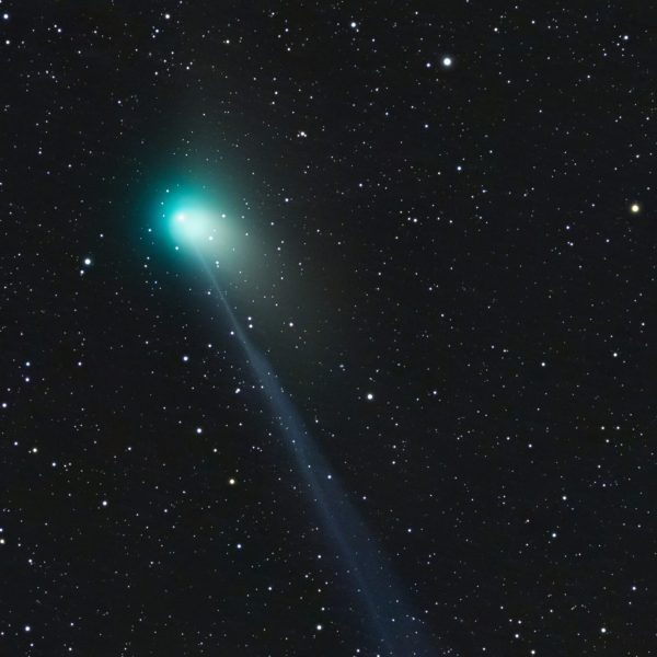 Comet_ZTF_and_its_apparent_three_tails